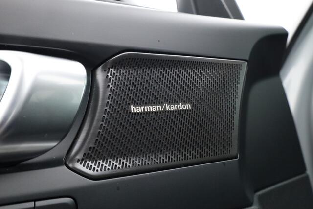 Volvo XC40 B3 Plus Black Edition | Pano | Keyless | H&K | 360Cam| Stoel- Stuurverw. | CarPlay | Pilot Assist | Google | ACC