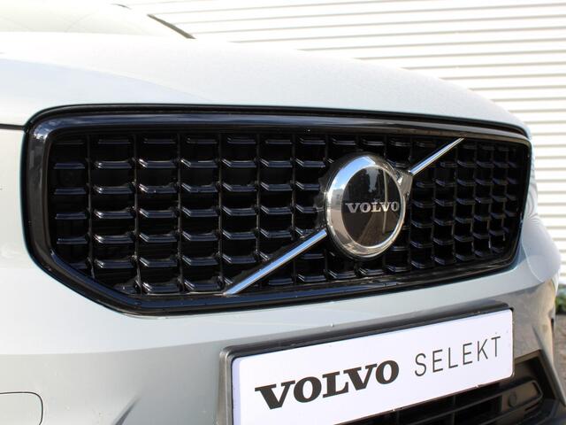 Volvo XC40 2.0 B4 Plus Dark Automaat / Harman Kardon audio / Trekhaak / Elektr. bed. stoelen / Verwarmd voorruit