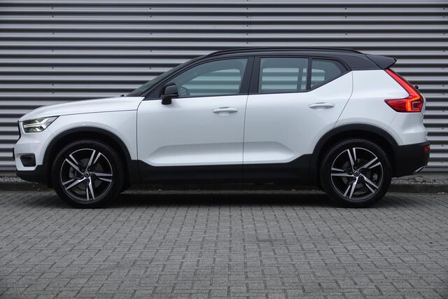 Volvo XC40 2.0 T4 R-Design | Pano | Trekhaak | Memory | H&K | Camera | ACC |
