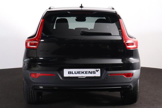 Volvo XC40 B3 Plus Black Edition - Panorama/schuifdak - IntelliSafe Assist & Surround - 360º Camera - Harman/Kardon audio - Verwarmde voorstoelen & stuur - Parkeersensoren voor & achter - Elektr. bedienb. voorstoelen met geheugen links - Draadloze tel. lader - Extra