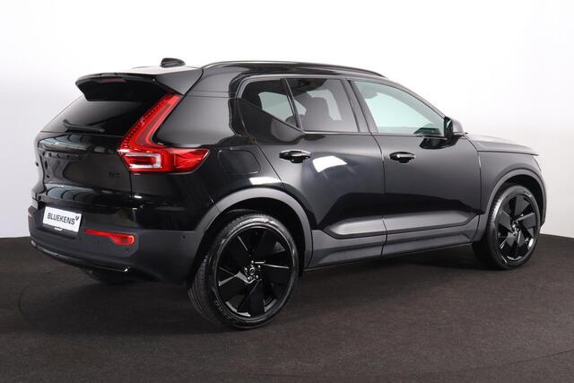 Volvo XC40 B3 Plus Black Edition - Panorama/schuifdak - IntelliSafe Assist & Surround - 360º Camera - Harman/Kardon audio - Verwarmde voorstoelen & stuur - Parkeersensoren voor & achter - Elektr. bedienb. voorstoelen met geheugen links - Draadloze tel. lader - Extra