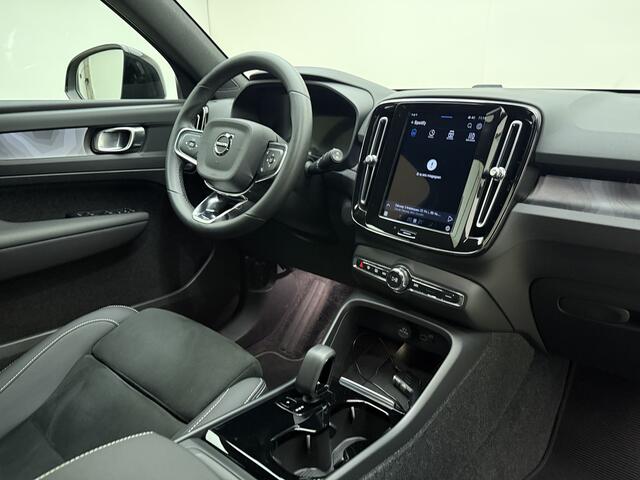 Volvo XC40 Twin 408pk Plus / Nubuck / Getint glas / Trekhaak / All Season / PDC + Camera / Stoel + Stuurw. Verwarming / Keyless / El. Achterklep / Warmtepomp /