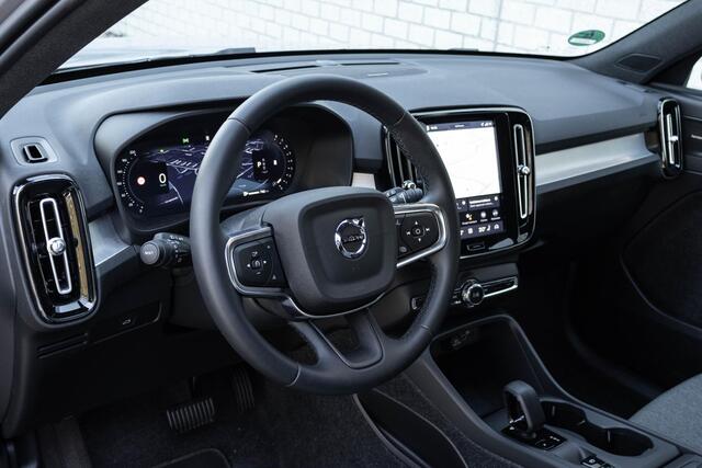 Volvo XC40 B3 Automaat Essential Edition | Verwarmbare voorstoelen | Verwarmbaar stuurwiel | Premium audio by Harman Kardon | 18 inch Lichtmetalen velgen | Alarmklasse 3