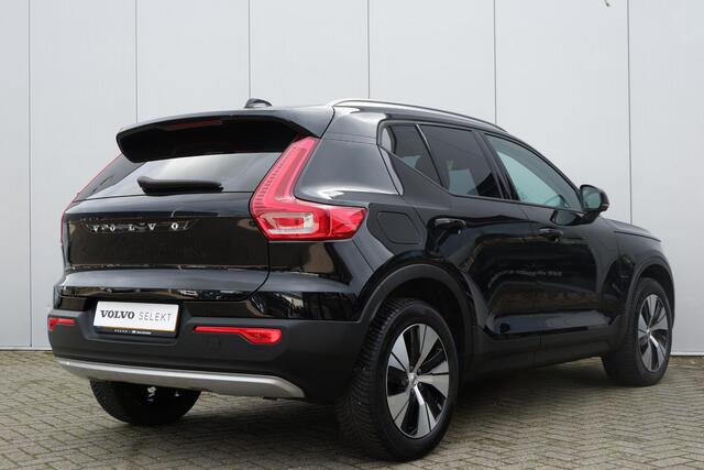 Volvo XC40 B3 Momentum Business | Dealeronderhouden | Panoramadak | Adaptive cruise control | 18" Lichtmetalen velgen | BLIS | Volvo on Call |