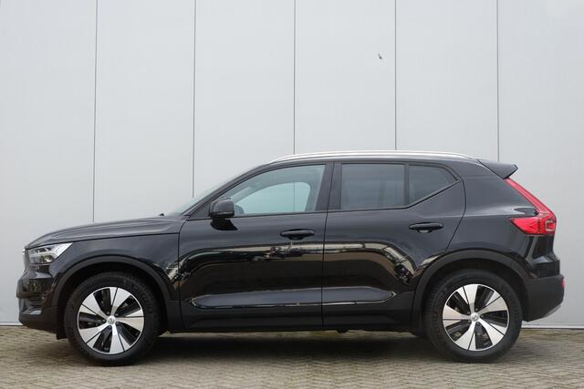 Volvo XC40 B3 Momentum Business | Dealeronderhouden | Panoramadak | Adaptive cruise control | 18" Lichtmetalen velgen | BLIS | Volvo on Call |