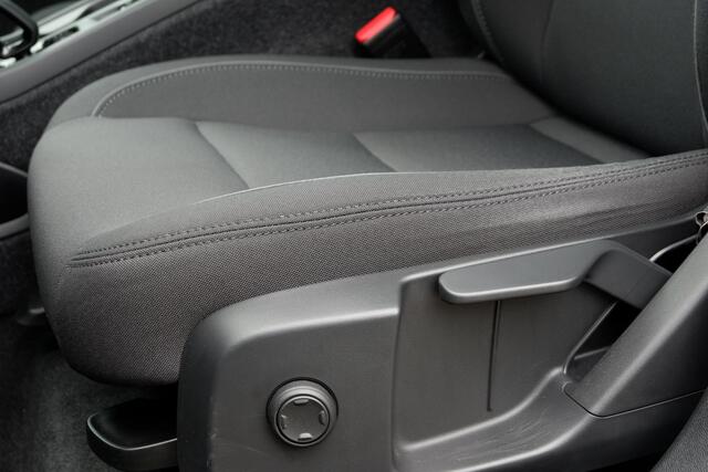 Volvo XC40 B3 Momentum Business | Dealeronderhouden | Panoramadak | Adaptive cruise control | 18" Lichtmetalen velgen | BLIS | Volvo on Call |