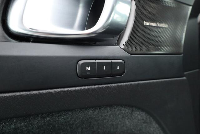 Volvo XC40 1.5 T5 Plug-in hybrid Plus Dark | Adapt. Cruise | Harman Kardon | Stoel- Stuurverw. | 360*+PDC | Keyless | Nav+CarPlay | Elek. Klep V