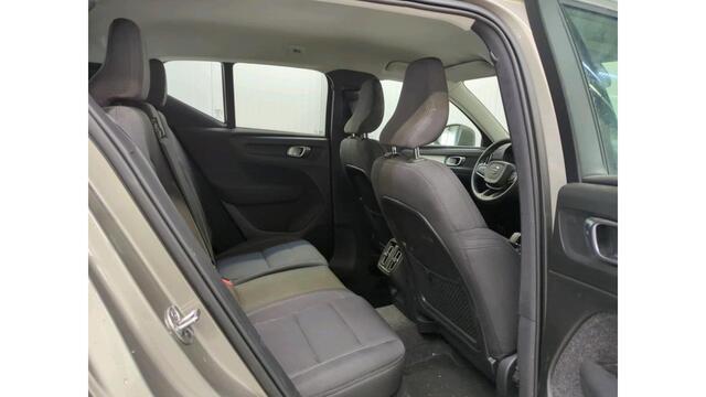 Volvo XC40 1.5 T2 Momentum NL-AUTO | TREKHAAK | STOEL VERWARMING