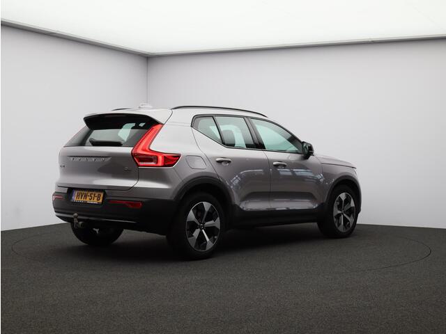 Volvo XC40 2.0 B4 Plus Dark / Trekhaak / Harman Kardon / Stoel+Stuurverwarming / Elektrische Stoelen / Adaptive Cruise / Keyless / BLIS /