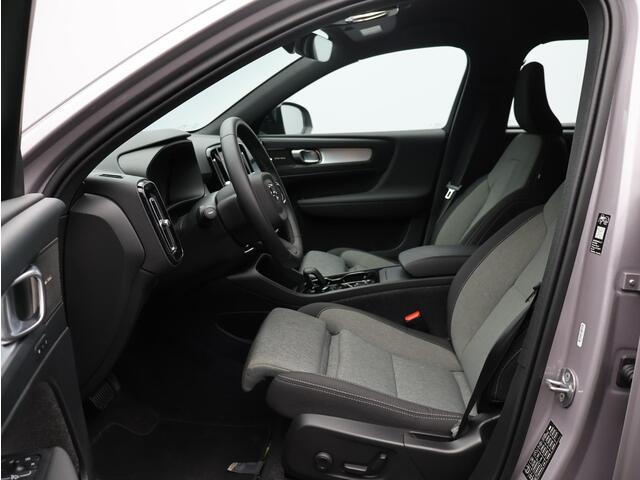 Volvo XC40 2.0 B4 Plus Dark / Trekhaak / Harman Kardon / Stoel+Stuurverwarming / Elektrische Stoelen / Adaptive Cruise / Keyless / BLIS /