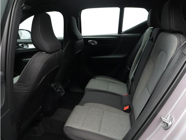 Volvo XC40 2.0 B4 Plus Dark / Trekhaak / Harman Kardon / Stoel+Stuurverwarming / Elektrische Stoelen / Adaptive Cruise / Keyless / BLIS /