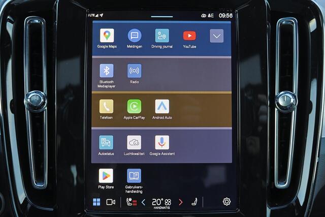 Volvo XC40 B4 Plus Dark - IntelliSafe Assist & Surround - Harman/Kardon audio - Parkeercamera achter - Verwarmde voorstoelen & stuur - Parkeersensoren voor & achter - Elektr. bedienb. voorstoelen met geheugen links - Draadloze tel. lader - Elektr. inklapbare trekhaa