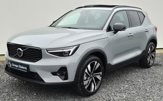 Volvo XC40 2.0 B3 Ultra Dark 20" Wielen - Panoramadak - Lighting - Harman Kardon Audio - 360 Cam - Privacy Glass - R980 Interieur - voorruit verwarming - Power seats met memory