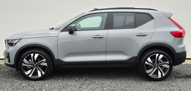 Volvo XC40 2.0 B3 Ultra Dark 20" Wielen - Panoramadak - Lighting - Harman Kardon Audio - 360 Cam - Privacy Glass - R980 Interieur - voorruit verwarming - Power seats met memory