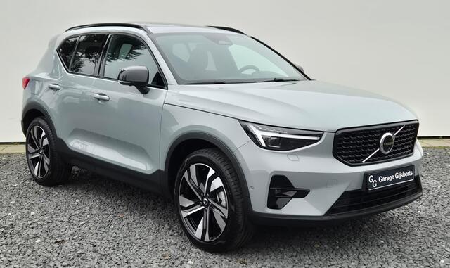 Volvo XC40 2.0 B3 Ultra Dark 20" Wielen - Panoramadak - Lighting - Harman Kardon Audio - 360 Cam - Privacy Glass - R980 Interieur - voorruit verwarming - Power seats met memory