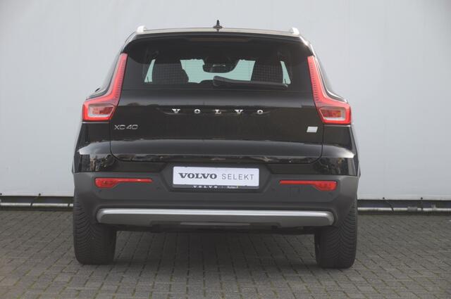Volvo XC40 T4 211PK Automaat Plug-in hybrid Core Bright / Trekhaak / All seasonbanden / Apple carplay / Parkeersensoren met camera / Stoel - en stuurwielverwarming / Elektrische achterklep / Keyless entry
