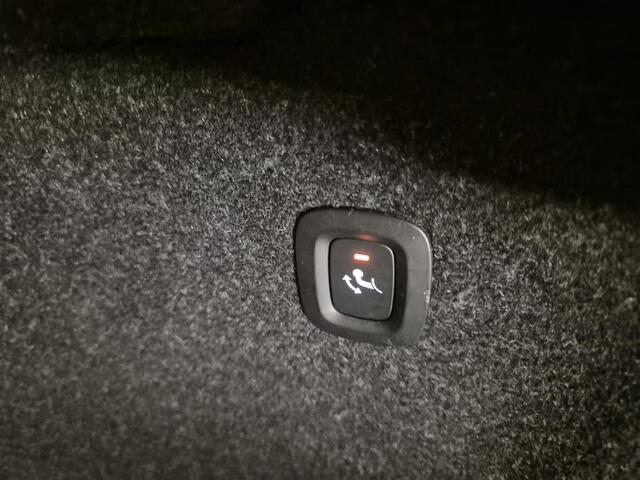 Volvo XC40 1.5 T3 Business Pro | Adaptieve Cruise Control | Parkeercamera | Trekhaak | Uitschuifbare Beensteunen | Dodehoek Detectie | Navigatie | Apple CarPlay & Android Auto |