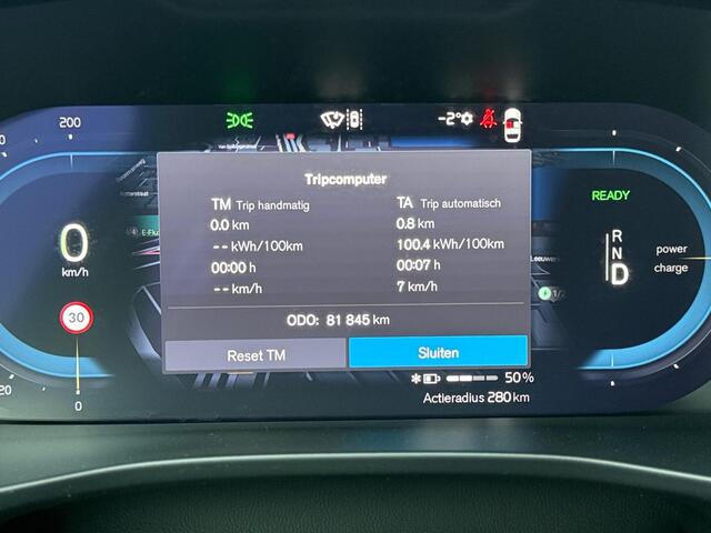 Volvo XC40 Single Motor Extended Range Plus 82 kWh | Stoelverwarming | Pilot Assist | achteruitrijcamera | Keyless Entry |