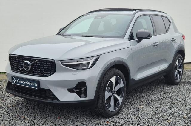 Volvo XC40 2.0 B4 Ultra Dark MY 2026 - 19" Wielen - Panoramadak - Harman Kardon Audio - Lighting - 360 Cam - Climate - Privacy Glass - R980 Interieur - voorruit verwarming - Power seats met memory