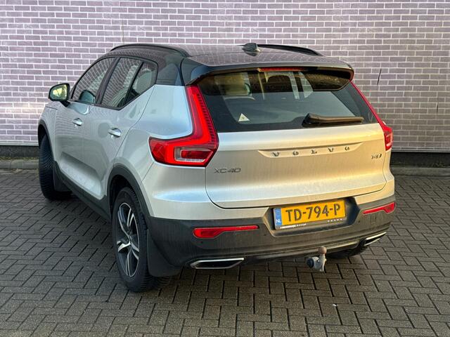 Volvo XC40 T4 AWD R-Design | Navigatie | Park Assist | Trekhaak | Keyless Entry | Parkeercamera | Adaptieve Cruise Control | LED | Half Lederen Bekleding | Elektrische Achterklep | Harman Kardon Audio | Volvo On Call