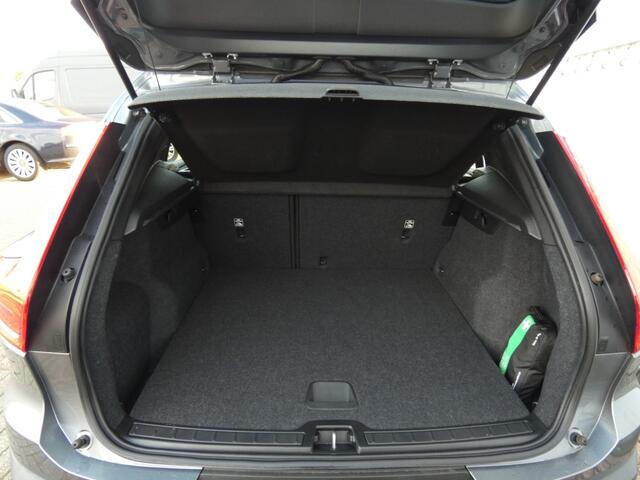 Volvo XC40 2.0 T4 MOMENTUM Automaat,Camera,PDC,Navi,Clima