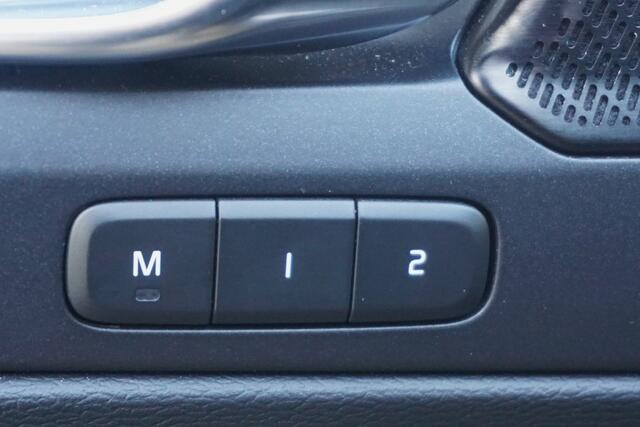 Volvo XC40 2.0 T4 AWD R-Design panodak/20 Inch!