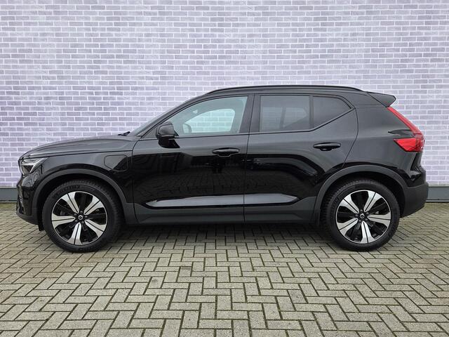 Volvo XC40 Plug-in hybrid T4 Ultimate Dark | Trekhaak | Panoramadak | 360° camera | Harman Kardon audio | Adaptive cruise control | Navigatie | Stoel- en stuurverwarming | Apple Carplay / Android Auto | Elektrische stoelverstelling |