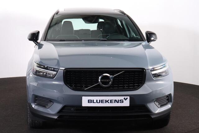Volvo XC40 T5 Recharge Inscription - Panorama/schuifdak - IntelliSafe Assist & Surround - Harman/Kardon audio - Parkeercamera achter - Parkeersensoren voor & achter - Draadloze tel. lader - 19' LMV
