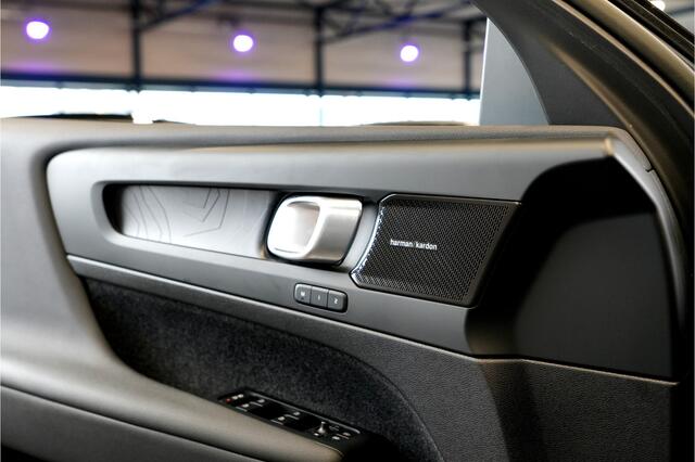 Volvo XC40 1.5 T4 155kW/211pk DCT7 Plug-in hybrid Ultimate Bright PANORAMADAK + HARMAN/KARDON + TAILORED WOOL INTERIEUR + ADAPT.CRUISE + MATRIX LED + LANE ASSIST + STOEL-&STUURVERWARMING + CAMERA + BLIS + EL.STOELEN + PARKSENSOREN V&A + 19" LM-VELGEN!!