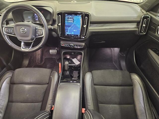 Volvo XC40 Recharge P8 AWD R-Design | Adaptieve Cruise Control | Trekhaak | Panoramadak | Harman Kardon Audio | Dodehoek Detectie | Stoel-/Stuurverwarming | 360 Parkeercamera |