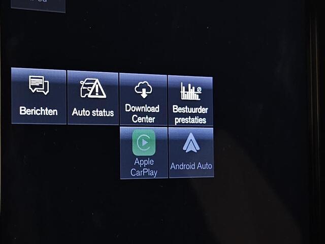 Volvo XC40 1.5 T2 R-Design | Keyless entry/start | Adaptief | BLIS | Stoelverwarming/stuurverwaring | 20"velgen | Extra getint glas | Apple carplay/android auto | Volvo on Call |