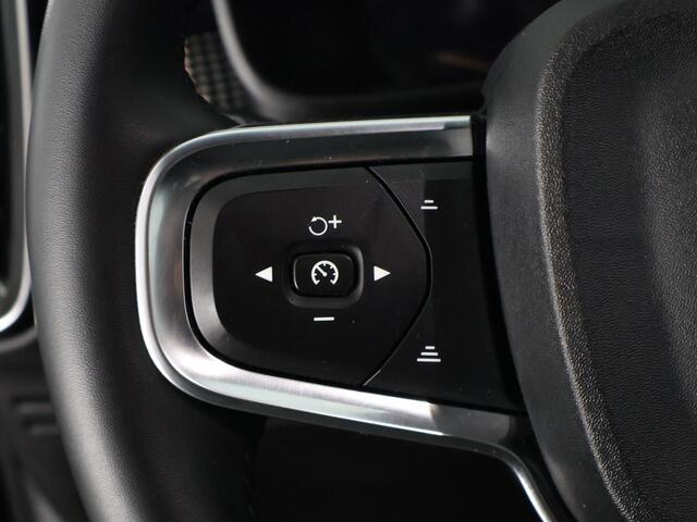 Volvo XC40 Recharge Core | Apple Carplay & AndroidAUTO | Dwarsstangen | Elektrische kofferklep | Camera |