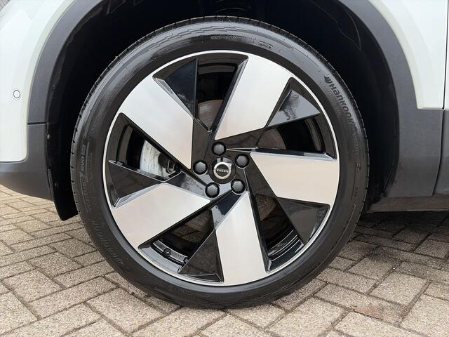 Volvo XC40 Recharge Ultimate 70 kWh / 20" Velgen / Luxe bekleding / Trekhaak / Kantel/schuifdak /