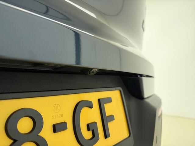 Volvo XC40 T5 262pk Business Pro / Panorama dak / Harman en Kardon audio / Stoel/- en stuurverwarming / Trekhaak /