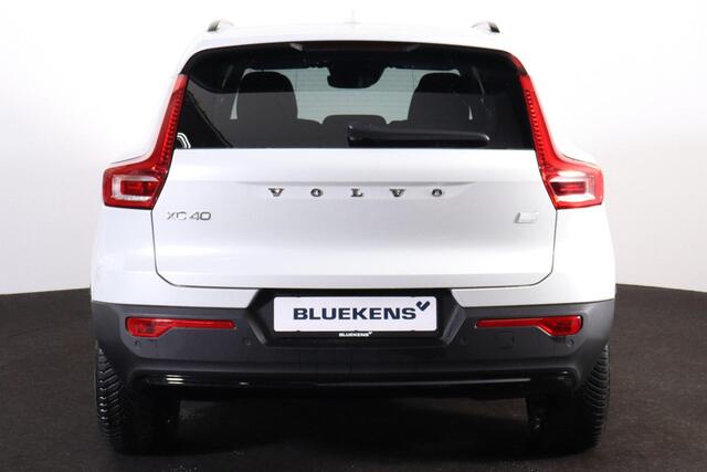 Volvo XC40 T5 Recharge Plus Dark - IntelliSafe Assist - 360º Camera - Verwarmde voorstoelen & stuur - Parkeersensoren voor & achter - Elektr. bedienb. voorstoelen met geheugen links - Draadloze tel. lader - Extra getint glas - 19' LMV