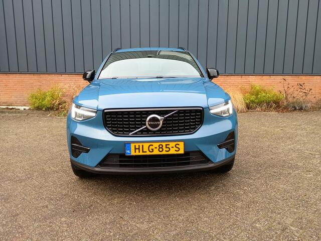 Volvo XC40 B4 Plus Dark