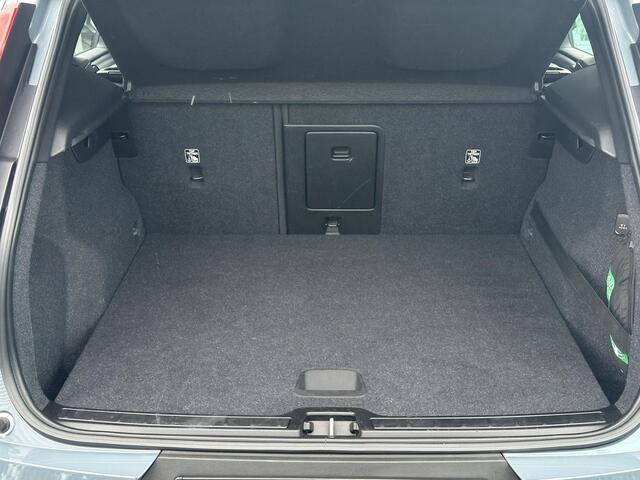 Volvo XC40 1.5 T3 Momentum Pro Automaat, Driver assist, Adaptive cruise, BLIS, Pilot assist, Trekhaak semi elektrisch, 18 inch wielen, Parkeercamera achter, Park assist voor- en achter