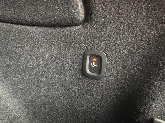 Volvo XC40 1.5 T5 Recharge R-Design / Leder / 360 camera / Pan. dak / Trekhaak / Allseason / Elekt stoel. /