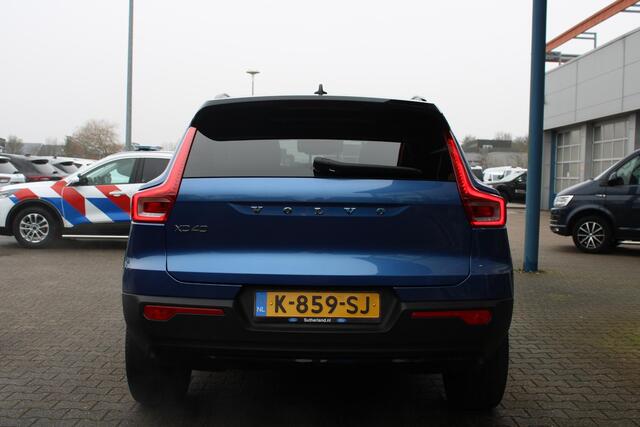 Volvo XC40 1.5 T5 Recharge R-Design | Harman/Kardon | Adaptive Cruise Control | Stoelverwarming | Panorama Dak | Camera | Navigatie | Lederen Bekleding | Electrische Klep |