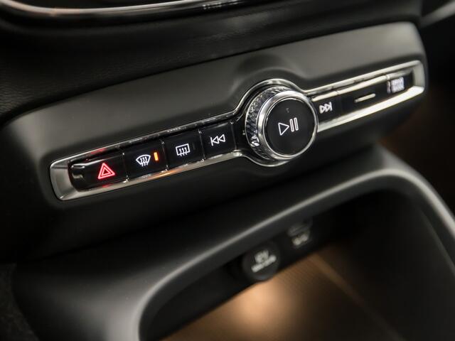 Volvo XC40 1.5 T5 Plug-in hybrid Inscription Automaat 262Pk (APPLE CARPLAY, GROOT NAVI, CAMERA, LEDER, MEMORY SEATS, LM VELGEN, NIEUWE APK, NIEUWSTAAT)