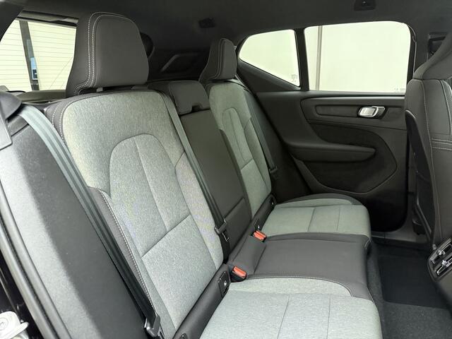Volvo XC40 B4 211pk Core / Stoel + Stuuw. Verwarming / PDC + Camera / 18'' / Extra Getint Glas / Elektr. Achterklep / Metallic Lak / Google / Draadloze Telefoon Oplader /