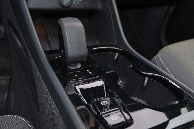 Volvo XC40 B3 Plus Black Edition - IntelliSafe Assist & Surround - 360º Camera - Harman/Kardon audio - Verwarmde voorstoelen & stuur - Parkeersensoren voor & achter - Elektr. bedienb. voorstoelen met geheugen links - Draadloze tel. lader - Extra getint glas - 20' LM