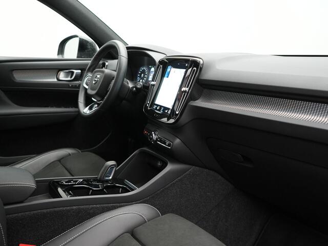 Volvo XC40 T5 Ultimate Dark Plug In Hybrid 293pk Dealer O.H. PHEV | Trekhaak Af Fabriek | Panodak | Adaptive Cruise | Camera | Alcantara Sporstoelen Memory & Verwarmd | Harman / Kardon | Stuur Verwarmd | Keyless | Apple Carplay | Navigatie | DAB |