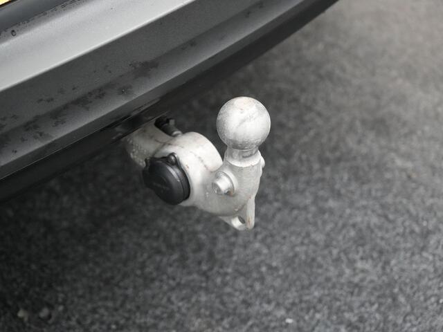 Volvo XC40 T5 Ultimate Dark Plug In Hybrid 293pk Dealer O.H. PHEV | Trekhaak Af Fabriek | Panodak | Adaptive Cruise | Camera | Alcantara Sporstoelen Memory & Verwarmd | Harman / Kardon | Stuur Verwarmd | Keyless | Apple Carplay | Navigatie | DAB |