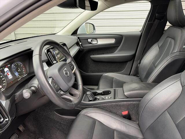 Volvo XC40 T3 Momentum Pro / Panoramdak / Lederen bekleding / 19" /