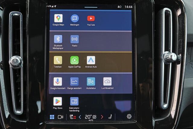 Volvo XC40 Recharge Plus 70 kWh - IntelliSafe Assist & Surround - Parkeercamera achter - Verwarmde voorstoelen & stuur - Parkeersensoren voor & achter - Draadloze tel. lader - Warmtepomp - Elektr. inklapbare trekhaak - 19' LMV