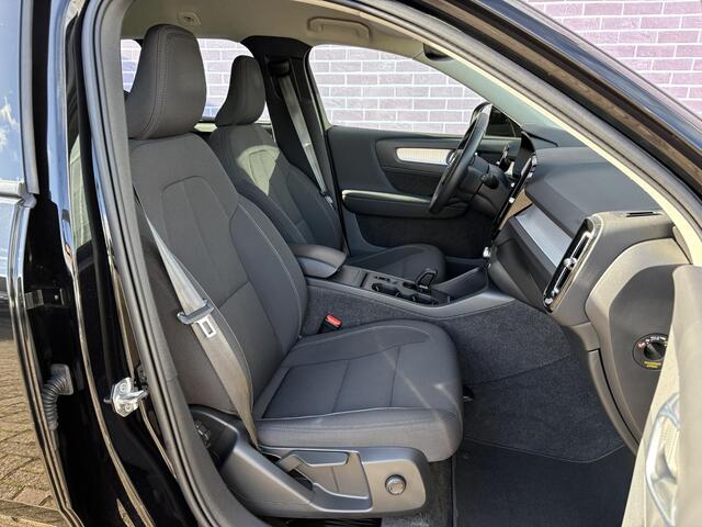 Volvo XC40 1.5 T2 Momentum Business | Stoelverwarming | Adaptief | Pilot assist | Camera | 19" velgen | Stuurverwarming | Volvo on Call | Keyless entry/start | Apple carplay/android auto |