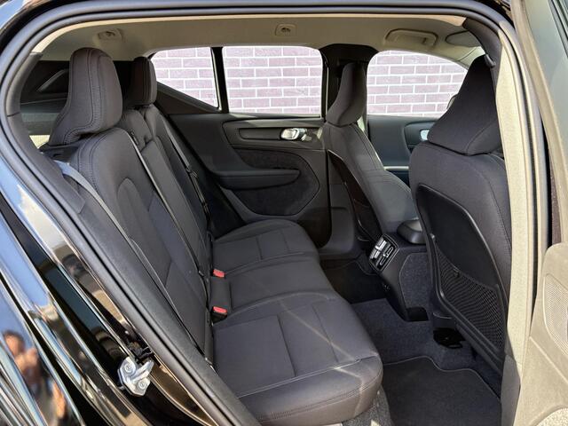 Volvo XC40 1.5 T2 Momentum Business | Stoelverwarming | Adaptief | Pilot assist | Camera | 19" velgen | Stuurverwarming | Volvo on Call | Keyless entry/start | Apple carplay/android auto |