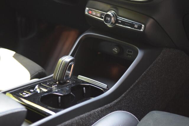 Volvo XC40 1.5 T4 Recharge R-Design 1EIG|STOELVW|CAM|NAV|ELEK