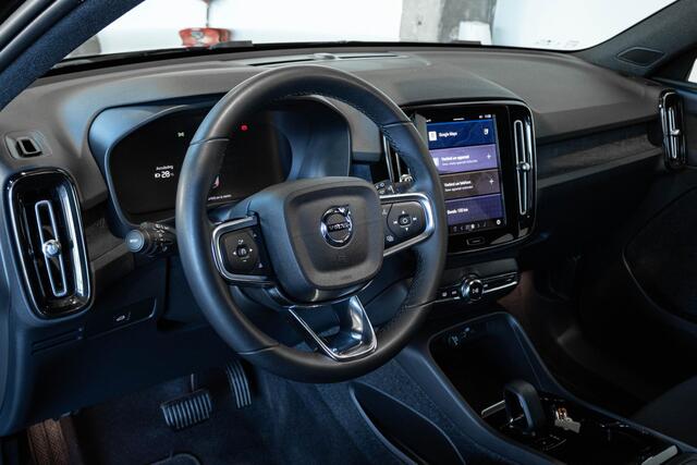 Volvo XC40 Recharge Core 70 kWh | Stoelverwarming | Stuurwielverwarming | 4-seizoenen banden | Warmtepomp | 1ste Eigenaar | Google Infotainment | Parkeercamera | Parkeersensoren voor + achter | draadloze telefoonlader